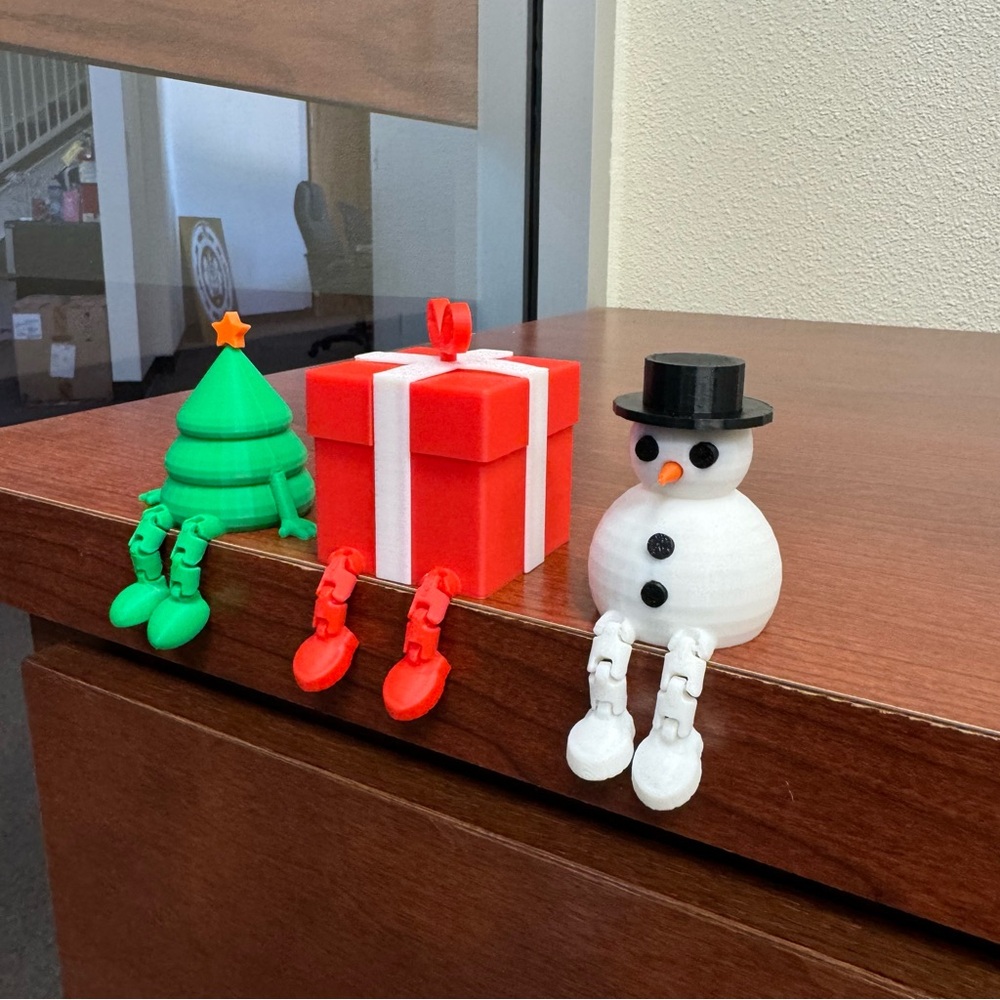 Just Chilling Set Christmas Decoration 3 Pieces Christmas Tree, Snowman & Gift